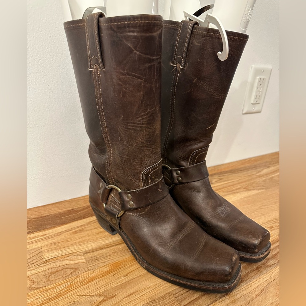 Vintage Frye Harness boots in size 8